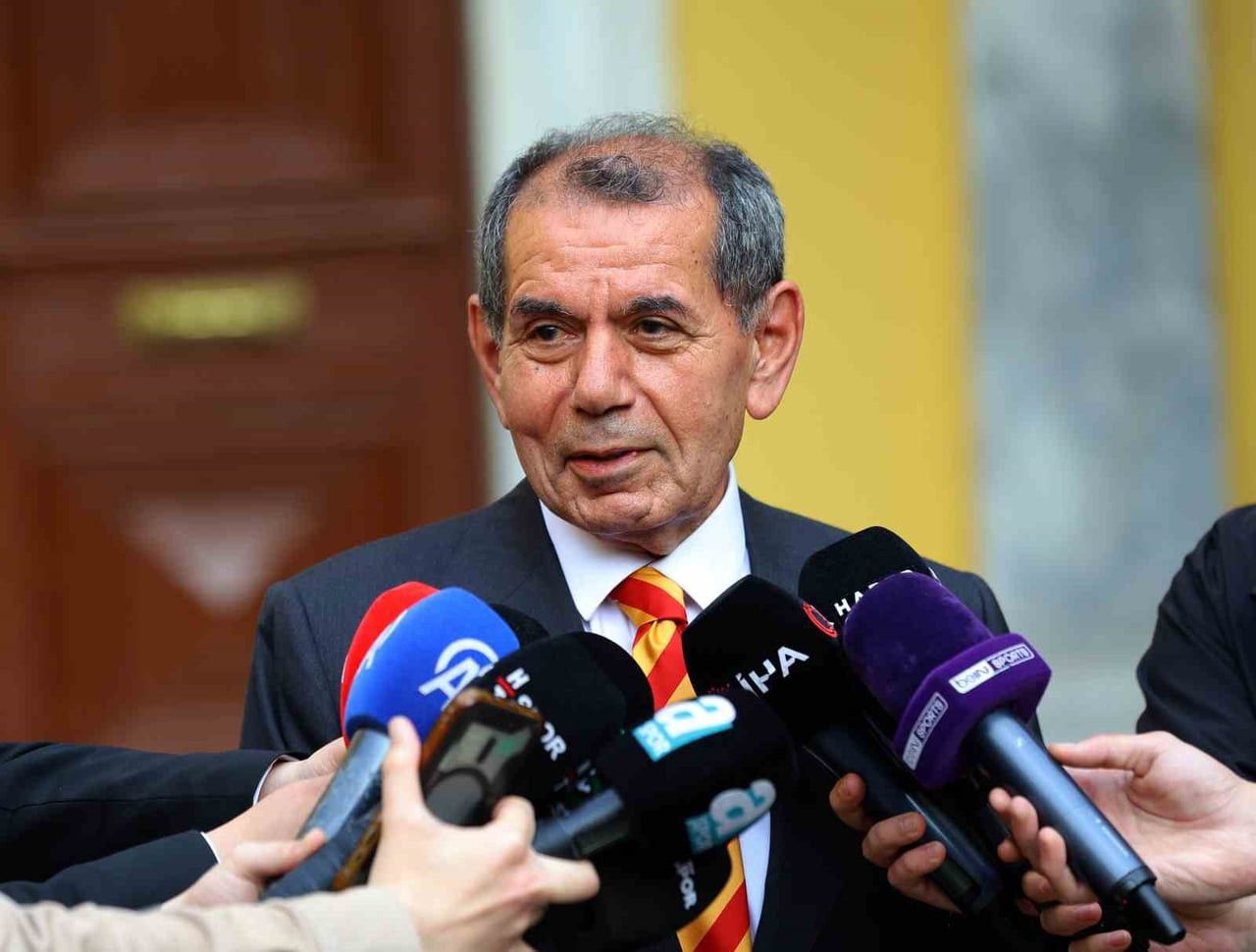 GALATASARAY BAŞKANI DURSUN ÖZBEK, SARI-KIRMIZILILARI DAHA YUKARILARA ÇEKMEK İÇİN ÇALIŞACAKLARINI...