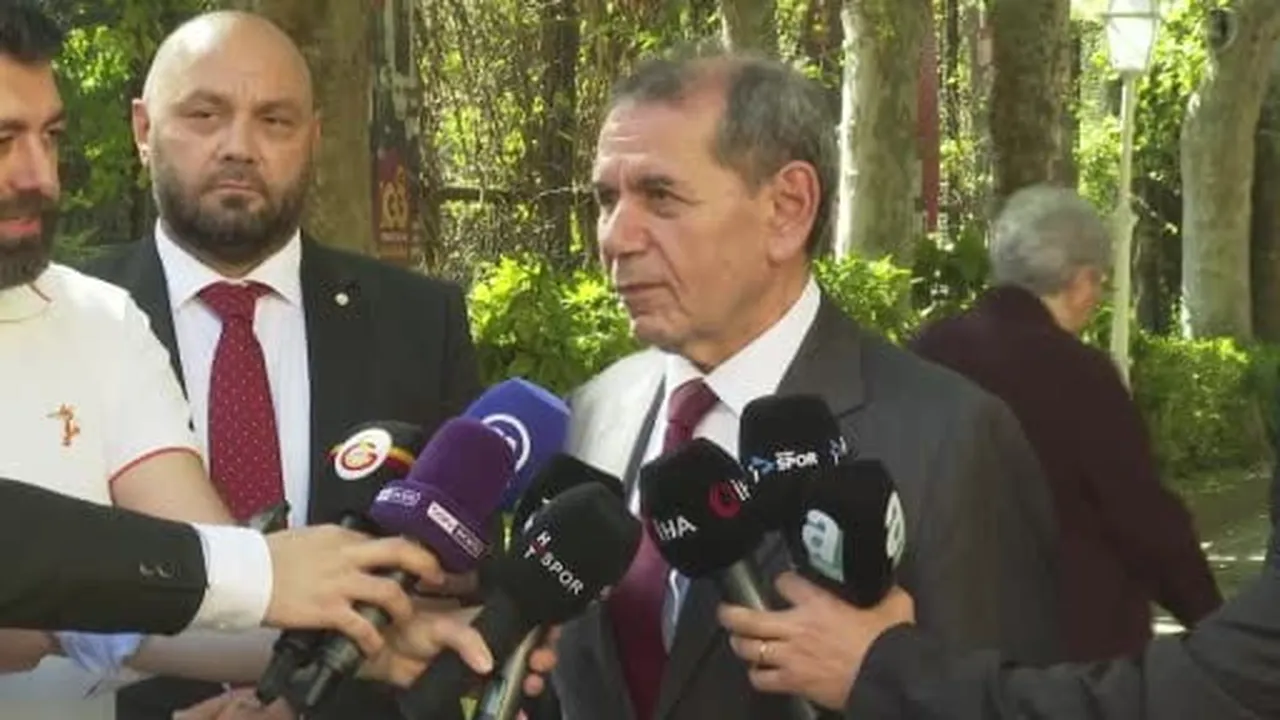 Galatasaray Başkanı Dursun Özbek, teknik direktör Okan Buruk'un sarı-kırmızılı camiada yetişmiş...