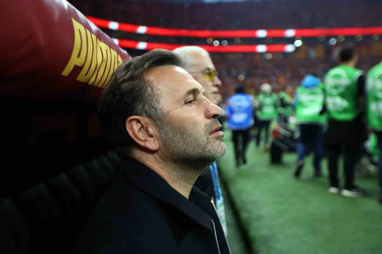 GALATASARAY TEKNİK DİREKTÖRÜ OKAN BURUK, LİGDE TEKNİK ADAM OLARAK SARI-KIRMIZILILARLA 4...