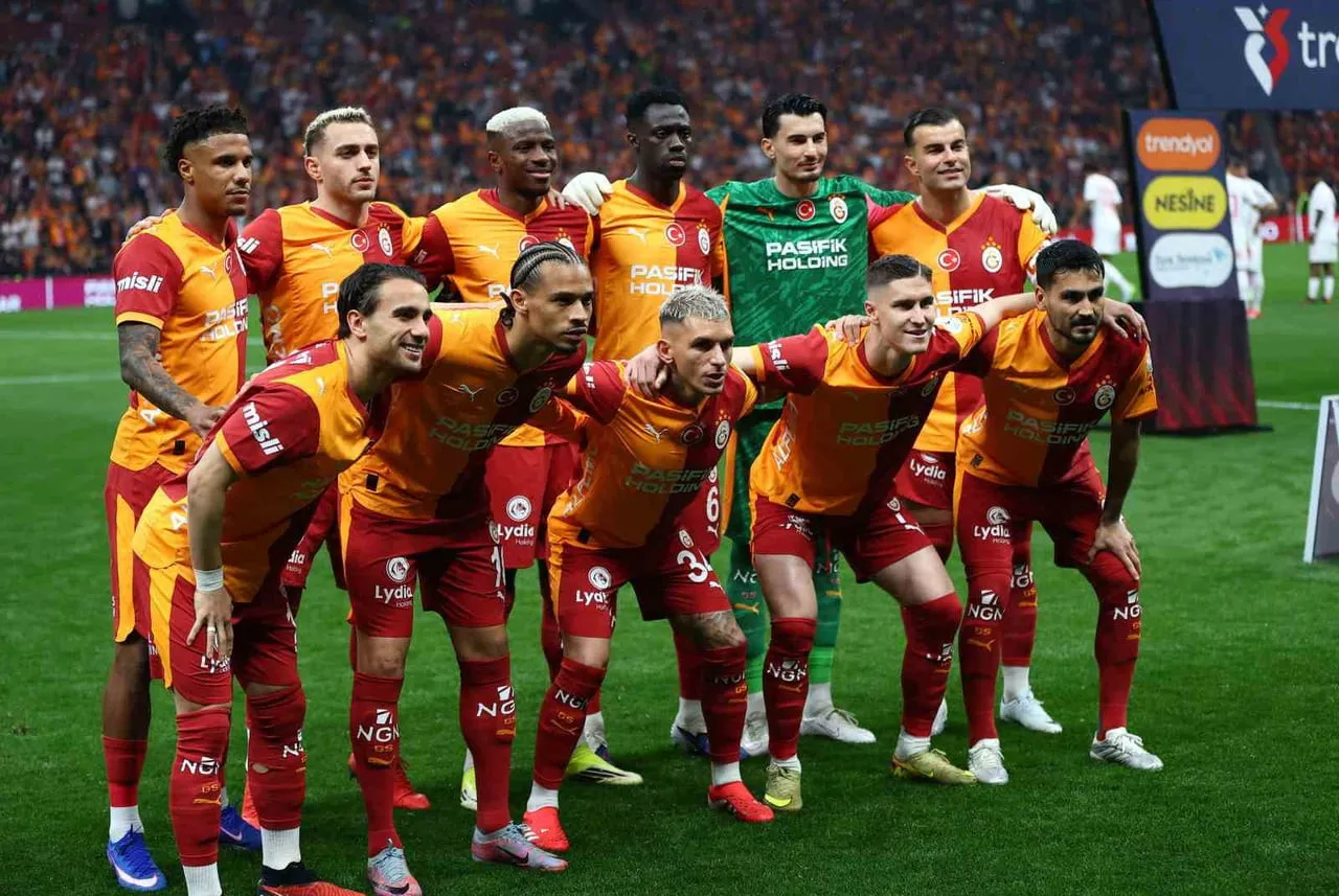 GALATASARAY, TRENDYOL SÜPER LİG'İ ÜST ÜSTE 4, TOPLAMDA DA 26. KEZ ŞAMPİYON OLARAK TAMAMLADI.