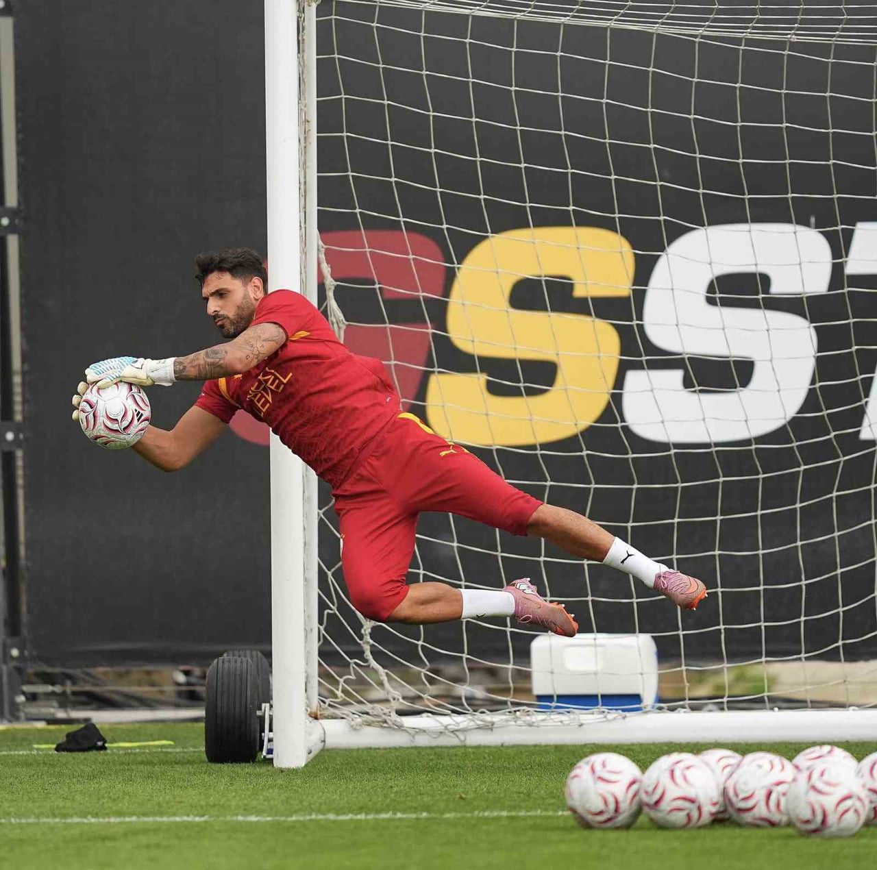 GALATASARAY, YENİ SEZON HAZIRLIKLARINI BUGÜN KEMERBURGAZ METİN OKTAY TESİSLERİ’NDE YAPTIĞI...