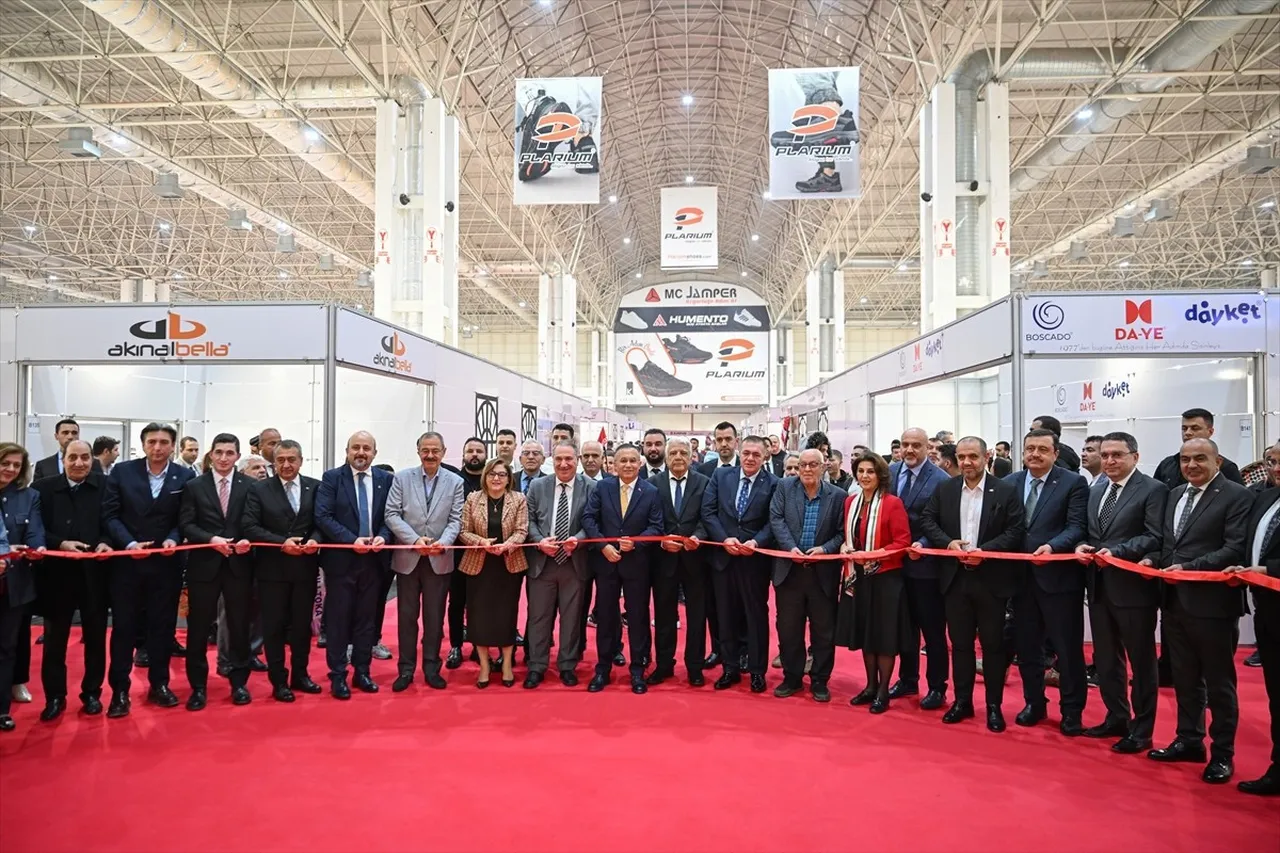 Gaziantep'te 37'ncisi düzenlenen "GAPSHOES Uluslararası Ayakkabı, Saraciye, Terlik ve Yan Sanayi...