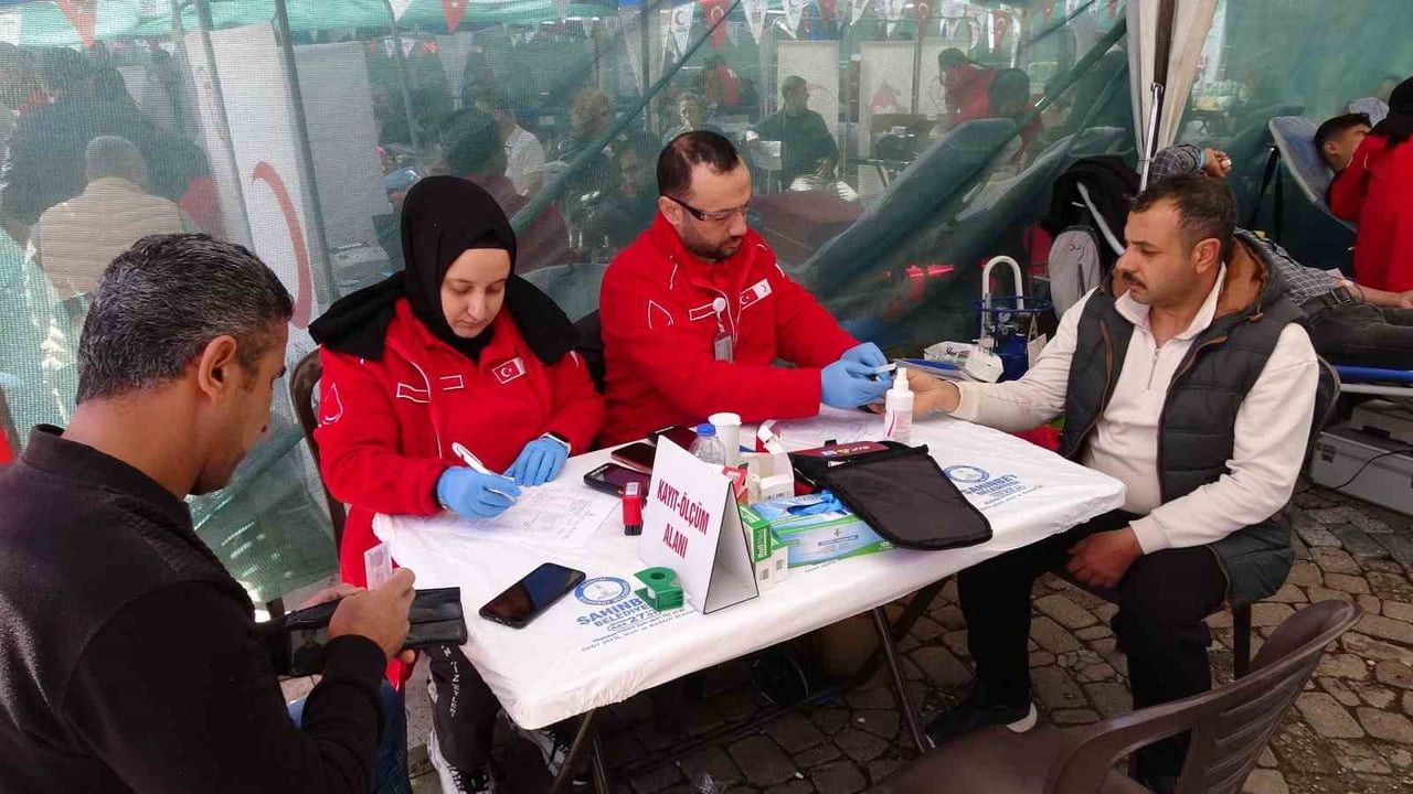 GAZİANTEP'TE ŞAHİNBEY BELEDİYESİ TARAFINDAN "KAN VERELİM SPOR YAPALIM SAĞLIKLI KALALIM" SLOGANIYLA...