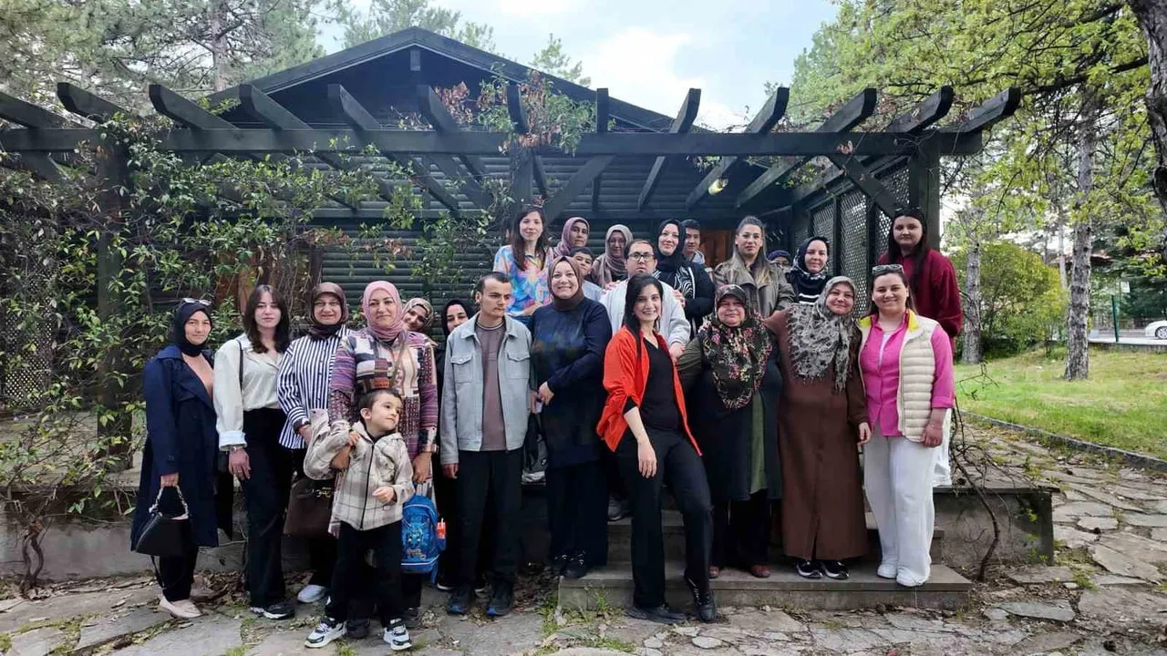 GEDİZ’DE OTİZMLİ ÇOCUKLAR İÇİN ANLAMLI FARKINDALIK