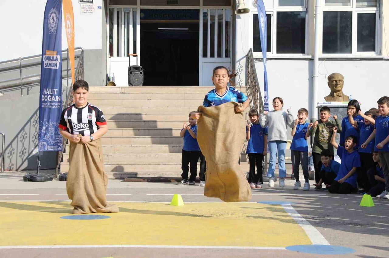 GELENEKSEL OYUNLAR ÇOCUKLAR İLE BULUŞTURULDU