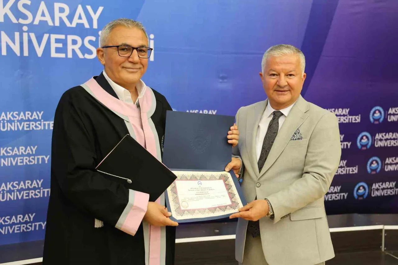 GENÇLİĞİNDE ÜNİVERSİTEDE OKUMA HAYALİNİ, BABASININ RAHATSIZLIĞI VE MADDİ İMKANSIZLIKLARDAN DOLAYI...