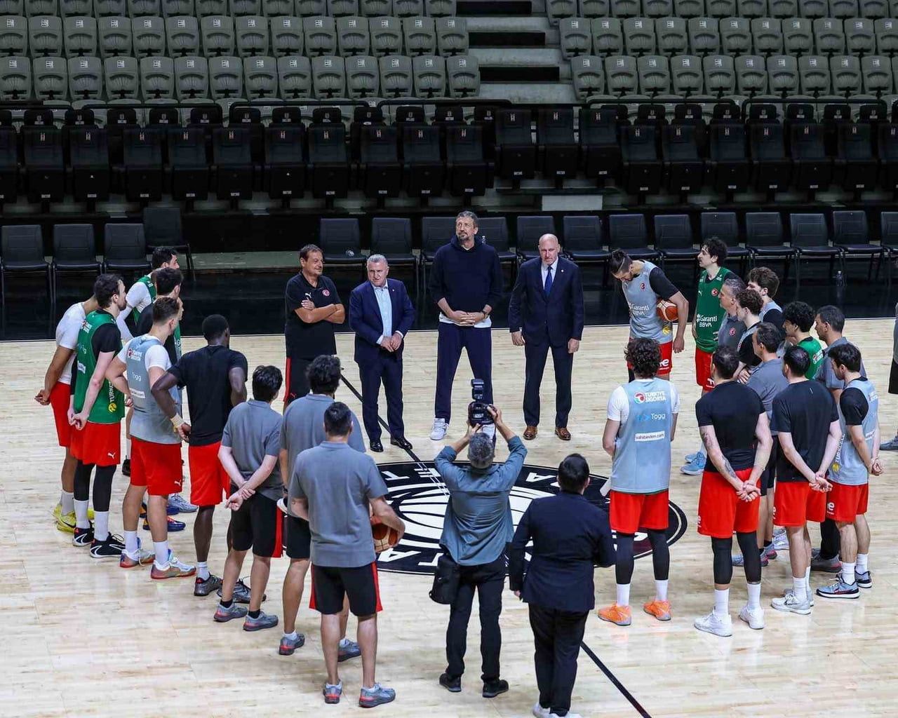 GENÇLİK VE SPOR BAKANI DR. OSMAN AŞKIN BAK, FIBA 2027 BASKETBOL DÜNYA KUPASI ELEMELERİNDE...