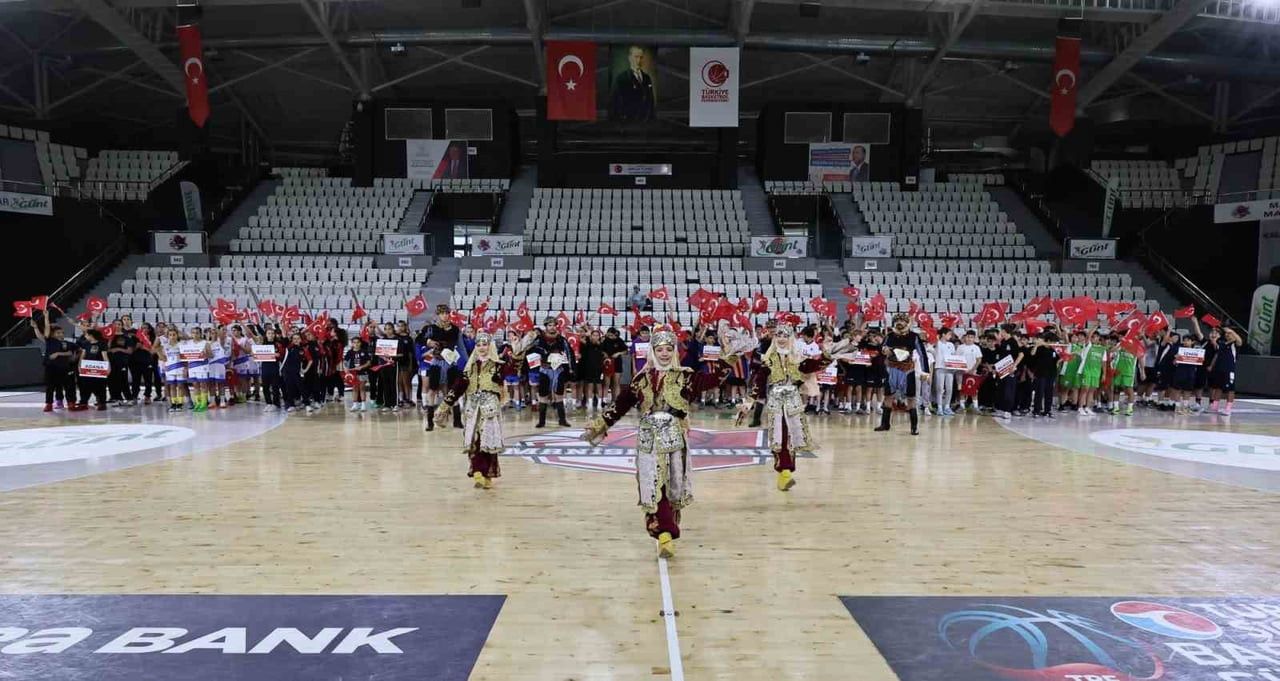 GENÇLİK VE SPOR BAKANLIĞI TARAFINDAN DÜZENLENEN OKUL SPORLARI KÜÇÜK KIZLAR VE KÜÇÜK ERKEKLER...