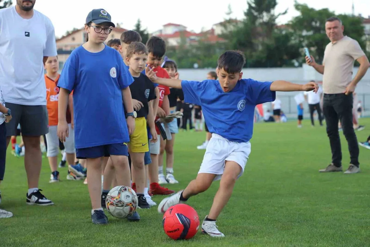 GENÇLİK VE SPOR BAKANLIĞI TARAFINDAN HER YIL DÜZENLENEN GSB SPOR OKULLARI İLE GSB GENÇLİK YAZ...