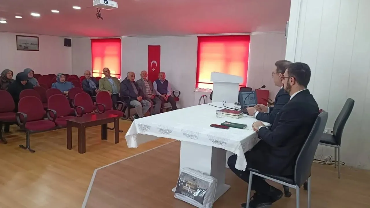 GERZE İLÇE MÜFTÜLÜĞÜ, KUTSAL TOPRAKLARA GİTMEYE HAZIRLANAN HACI ADAYLARI İÇİN KAPSAMLI BİR "HAC...