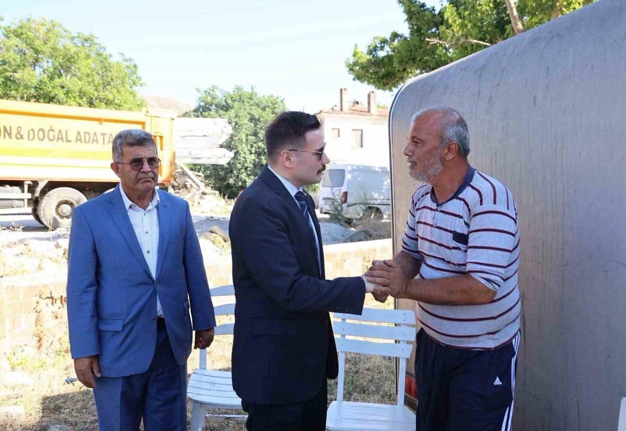 GÖKÇEADA KAYMAKAMI OSMAN ACAR, İLÇEDE İKAMET EDEN VATANDAŞLARI HANELERİNDE ZİYARET EDEREK TALEP VE...