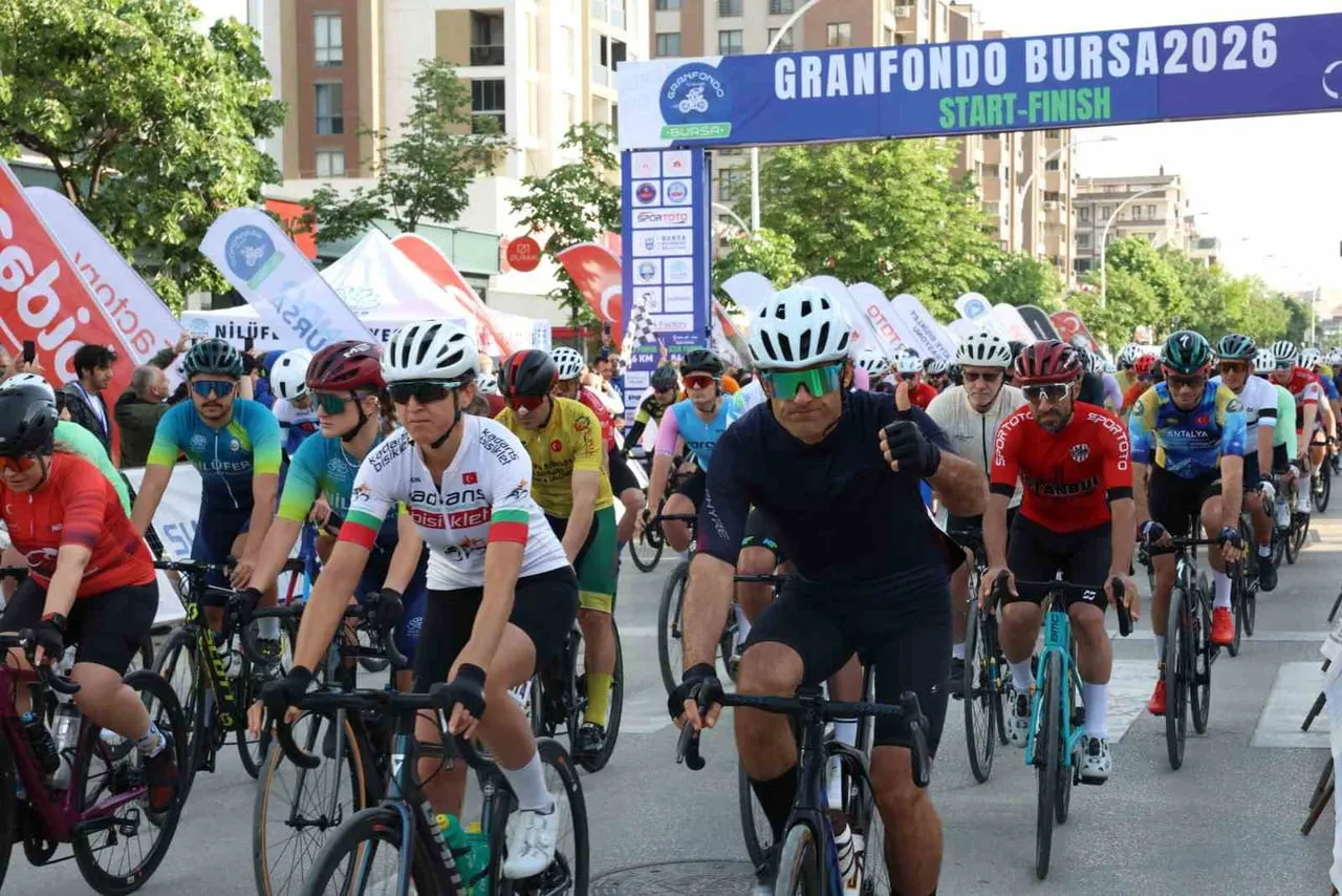 GRANFONDO BURSA 2026, BİSİKLET TUTKUNLARINI BULUŞTURDU. ‘PARKURDA DAHA FAZLA KADIN YARIŞMACI...