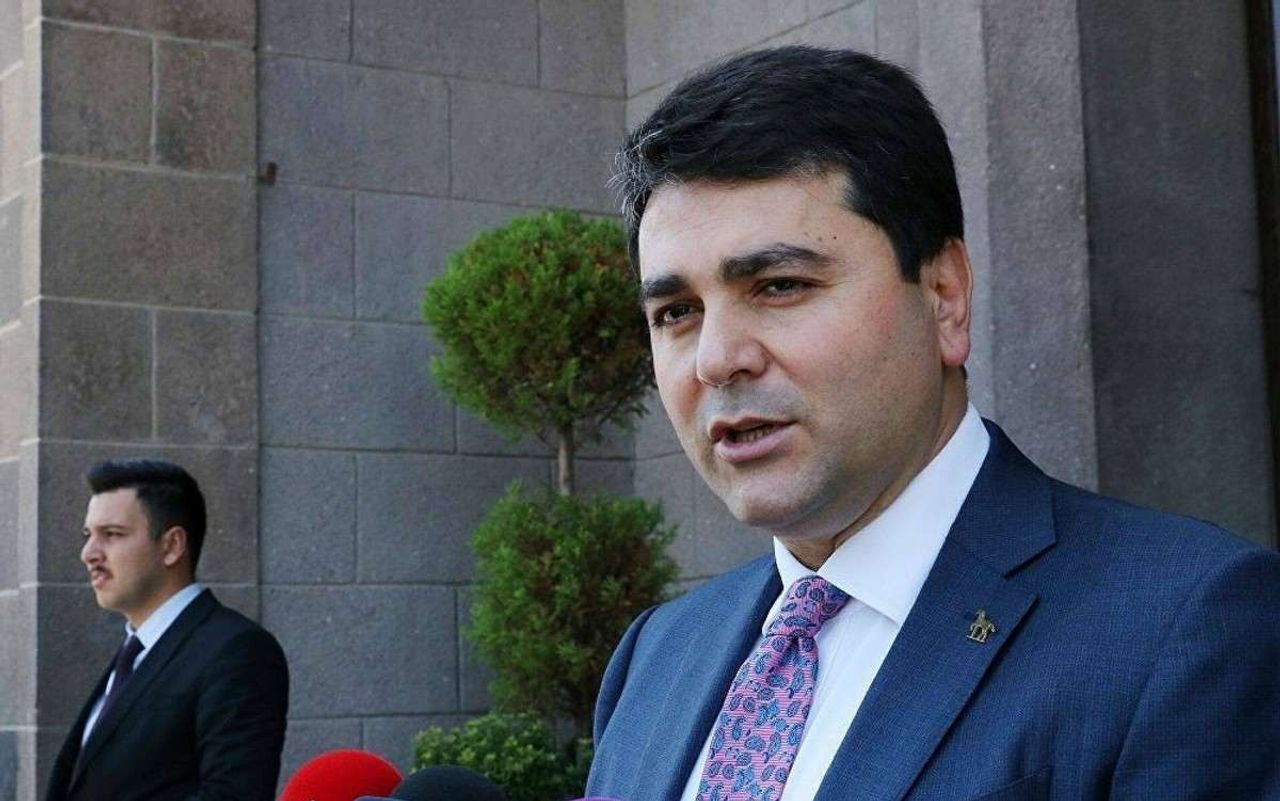 Gültekin Uysal kimdir