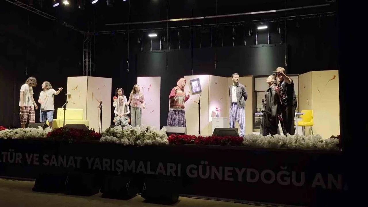 GÜNEYDOĞU ANADOLU’NUN KÜLTÜR VE SANATSEVER GENÇLERİ ADIYAMAN’DA BULUŞTU. GENÇLER, BİLGİLERİNİ VE...