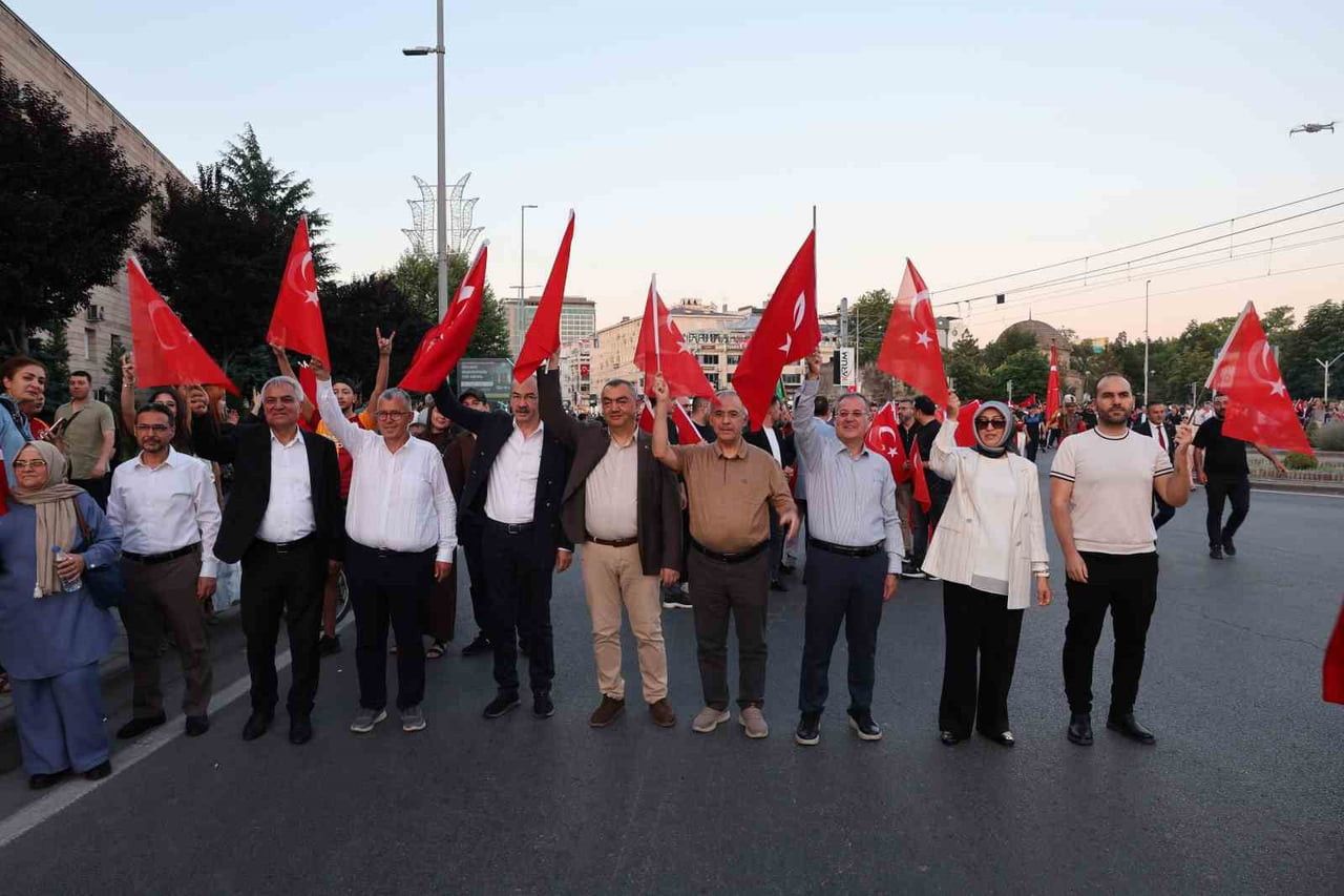 HACILAR BELEDİYE BAŞKANI BİLAL ÖZDOĞAN; KAYSERİ CUMHURİYET MEYDANI'NDA DÜZENLENEN 15 TEMMUZ...