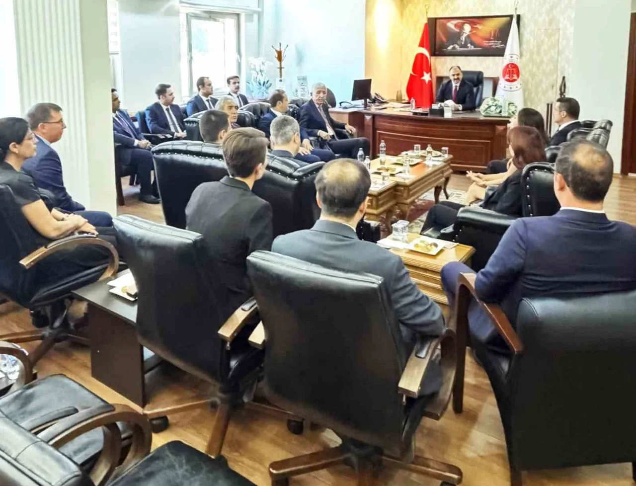 HÂKİMLER VE SAVCILAR KURULU'NUN (HSK) 2026 YILI ANA KARARNAMESİ İLE İZMİR CUMHURİYET BAŞSAVCI...