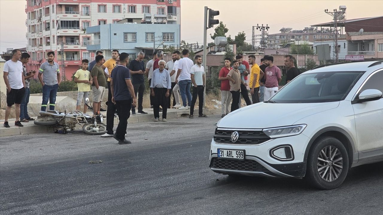 Hatay'ın Hassa ilçesinde ciple çarpışan motosikletin sürücüsü hayatını kaybetti.