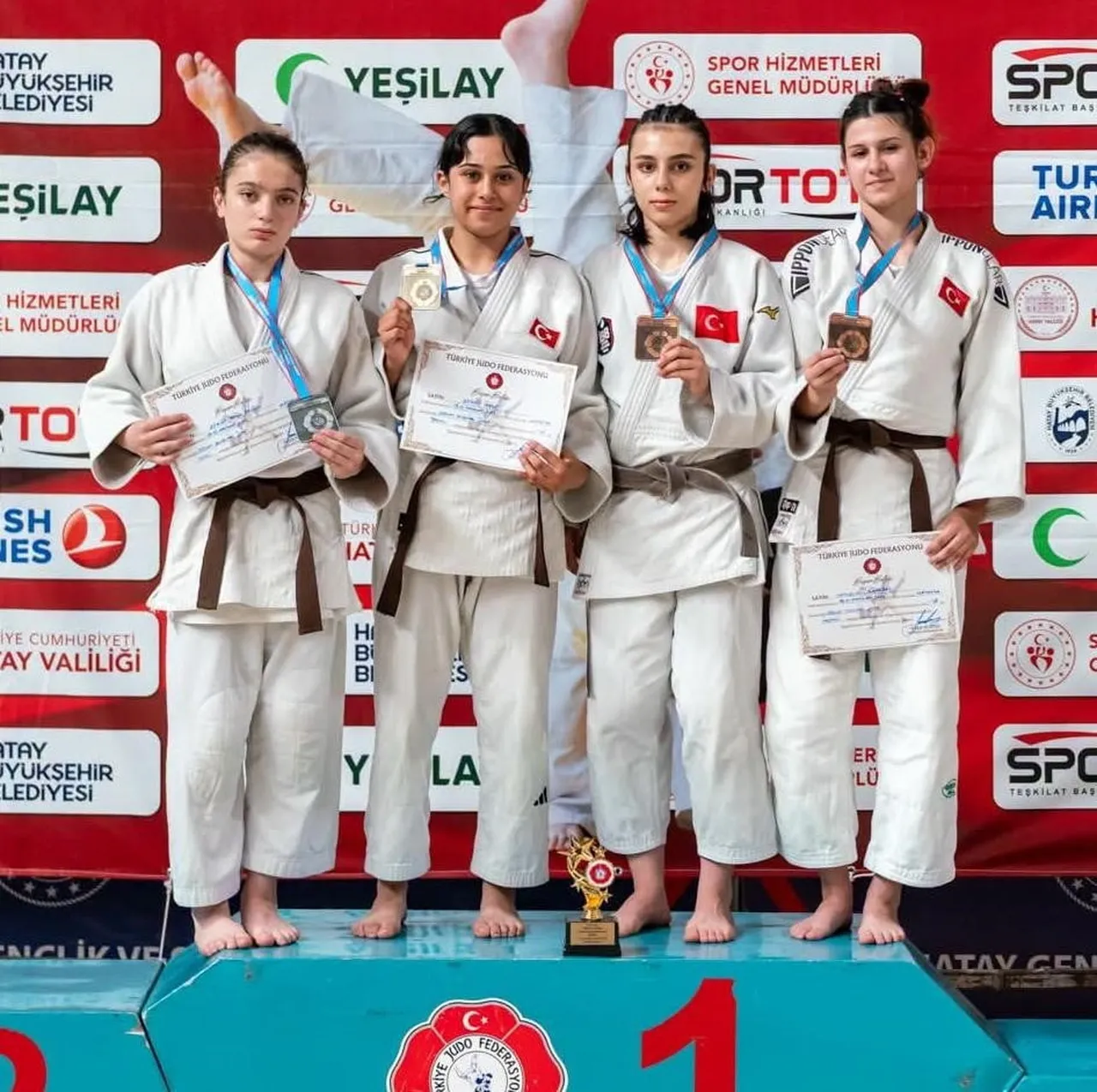 HATAY’DA DÜZENLENEN YEŞİLAY 2026 YILDIZLAR TÜRKİYE JUDO ŞAMPİYONASI’NDA MANİSA’YI TEMSİL EDEN...