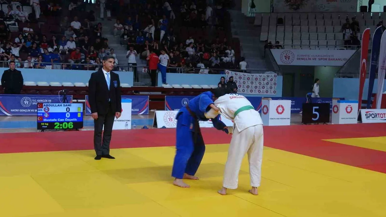 HATAY’DA YEŞİLAY YILDIZLAR TÜRKİYE JUDO ŞAMPİYONASI, 67 ŞEHİRDEN GELEN 917 SPORCU MİNDERDE TER...