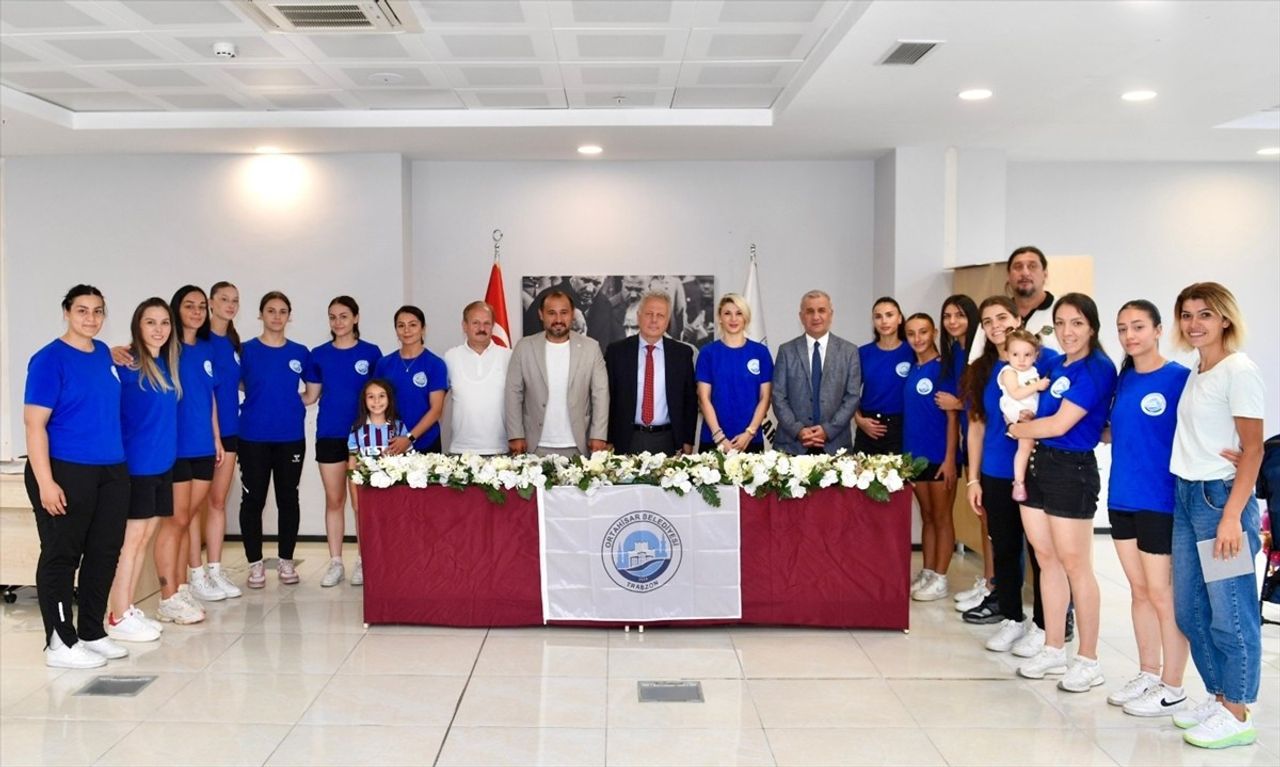 Hentbol Kadınlar Süper Ligi'nde mücadele eden Ortahisar Belediyespor'da 15 oyuncuyla sözleşme...