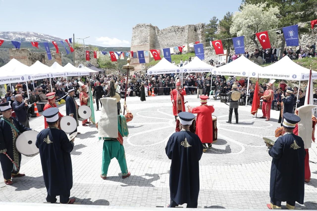 HIDIRELLEZ VE KÜTAHYA'NIN FETHİNİN 952. YIL DÖNÜMÜ, KÜTAHYA KALESİ'NDE DÜZENLENEN ETKİNLİKLERLE...