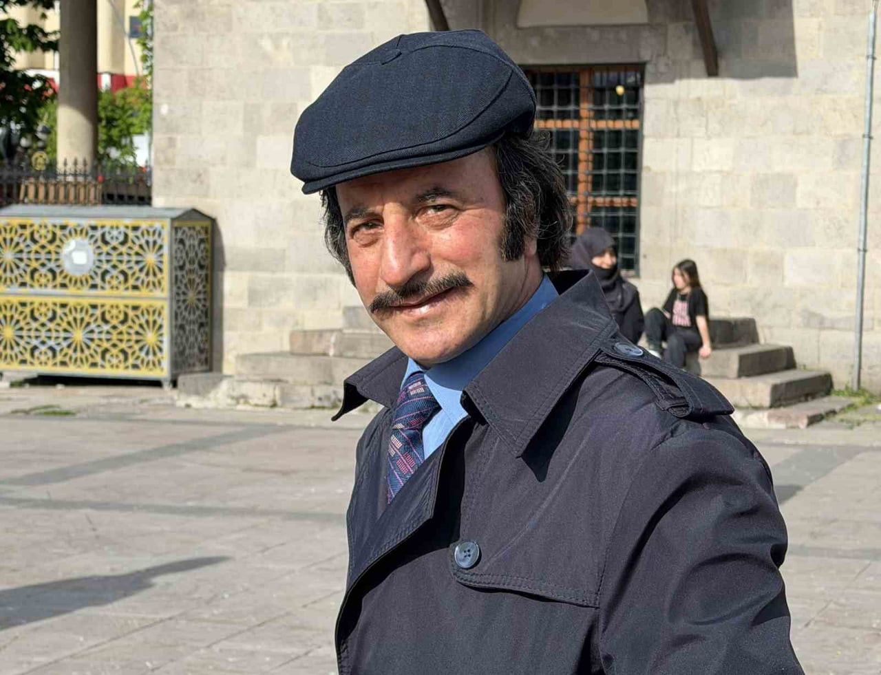 HİKMET GÜNDÜZ, USTA SANATÇI ORHAN GENCEBAY'A OLAN HAYRANLIĞINI YARIM ASIRDIR ÜZERİNDE...