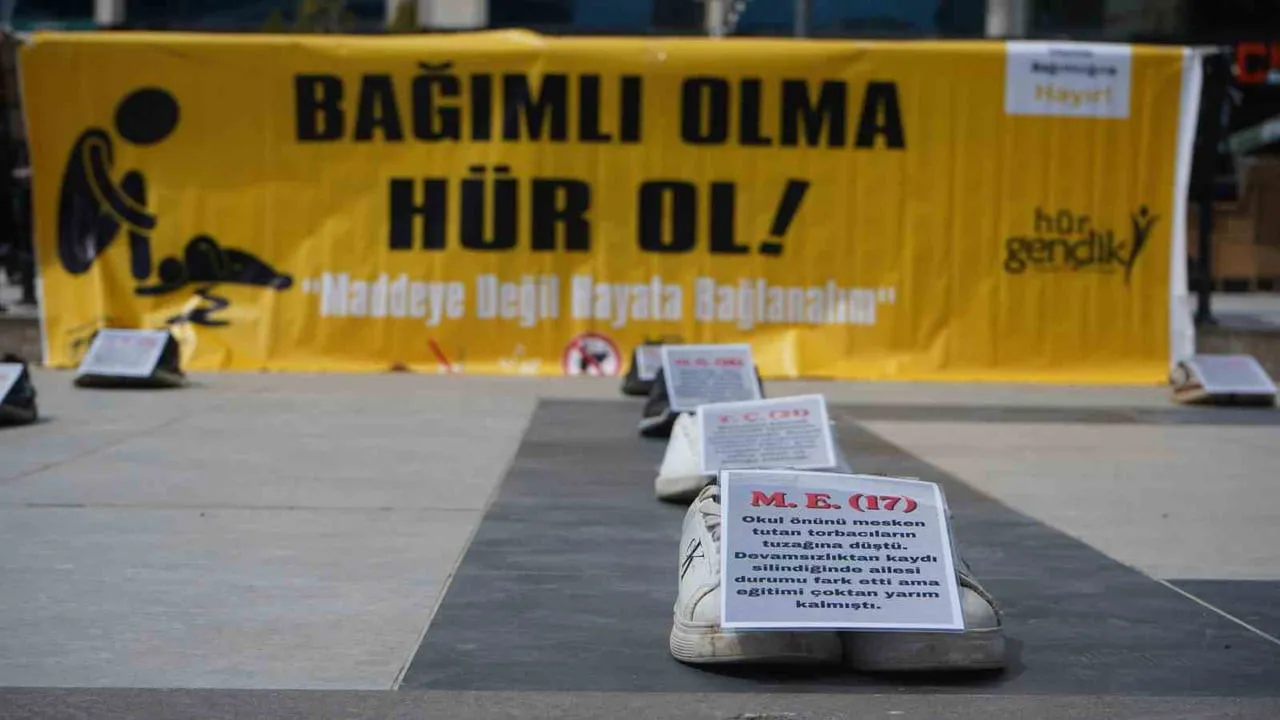 HÜDA PAR ŞIRNAK GENÇLİK KOLLARI TARAFINDAN UYUŞTURUCU BAĞIMLILIĞINA DİKKAT ÇEKMEK AMACIYLA KENT...
