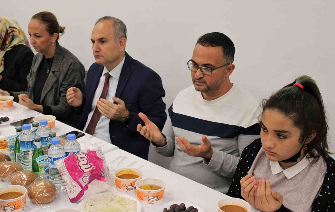 İftar sofrasında hangi dualar okunur? Peygamber Efendimiz