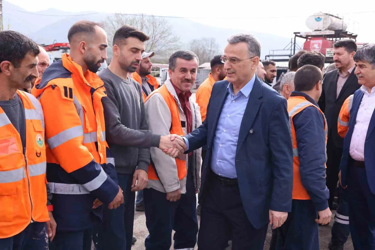 İLKADIM BELEDİYE BAŞKANI İHSAN KURNAZ, YAKLAŞAN KURBAN BAYRAMI ÖNCESİNDE, BELEDİYE PERSONELİNİN...
