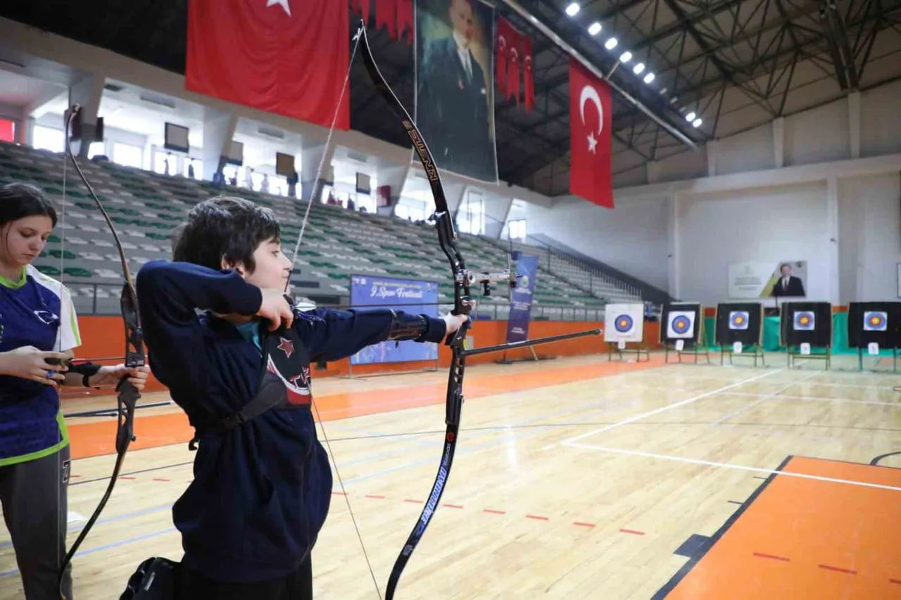 İNEGÖL BELEDİYESİ 9. OKULLAR ARASI SPOR FESTİVALİ KAPSAMINDA OKÇULUK BRANŞI MÜSABAKALARI 18...