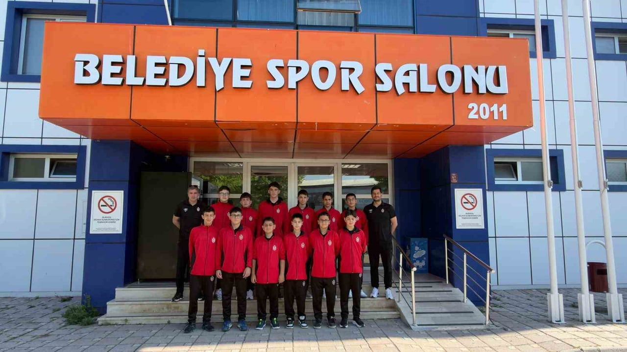 İNEGÖL BELEDİYESPOR MİDİ ERKEKLER VOLEYBOL TAKIMI, TVF TARAFINDAN ESKİŞEHİR’DE DÜZENLENEN TÜRKİYE...