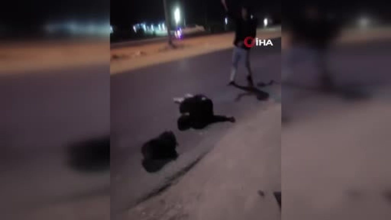 Irak’ta Erbain ziyareti kapsamında Basra'dan Kerbela'ya yürüyerek giden ziyaretçilerin arasına bir...