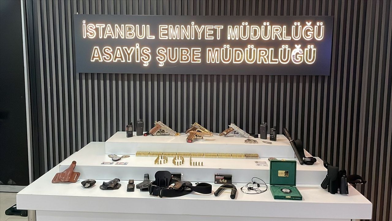 İstanbul'da sosyal medya üzerinden kendilerini polis olarak tanıtıp dolandırıcılık yapan baba...
