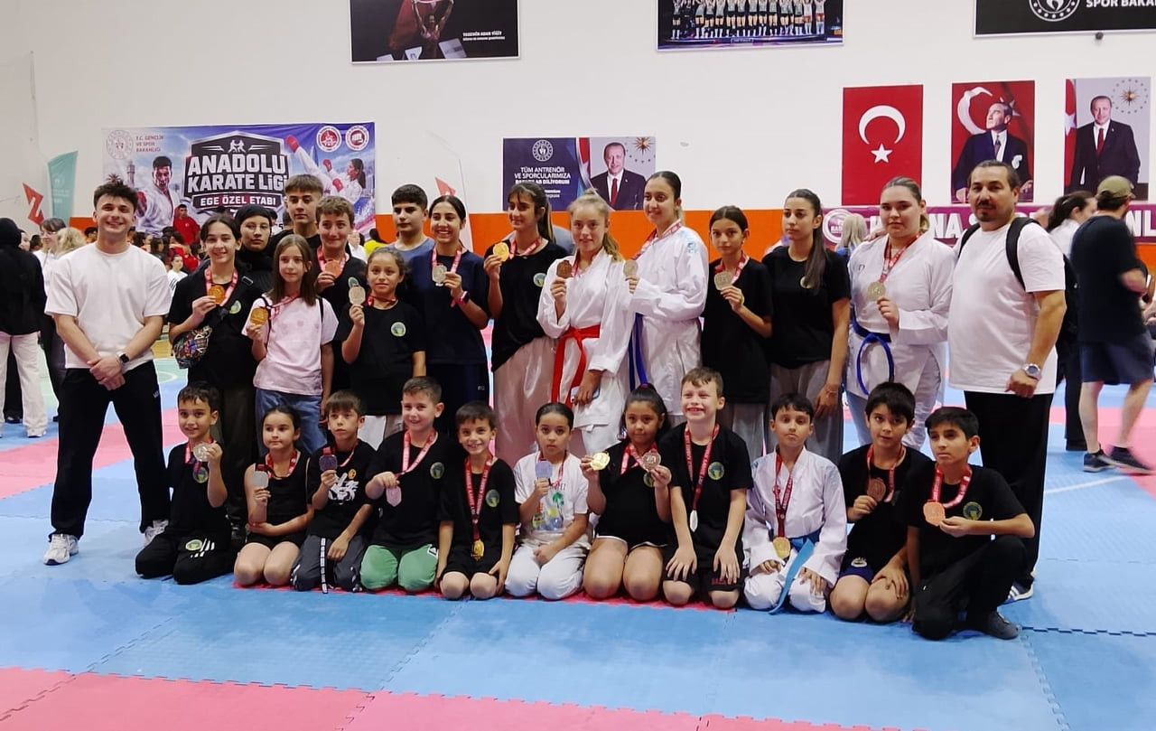 İZMİR'DE DÜZENLENEN ANADOLU KARATE LİGİ EGE ETABI'NDA MÜCADELE EDEN ALAŞEHİR BELEDİYESPOR KARATE...