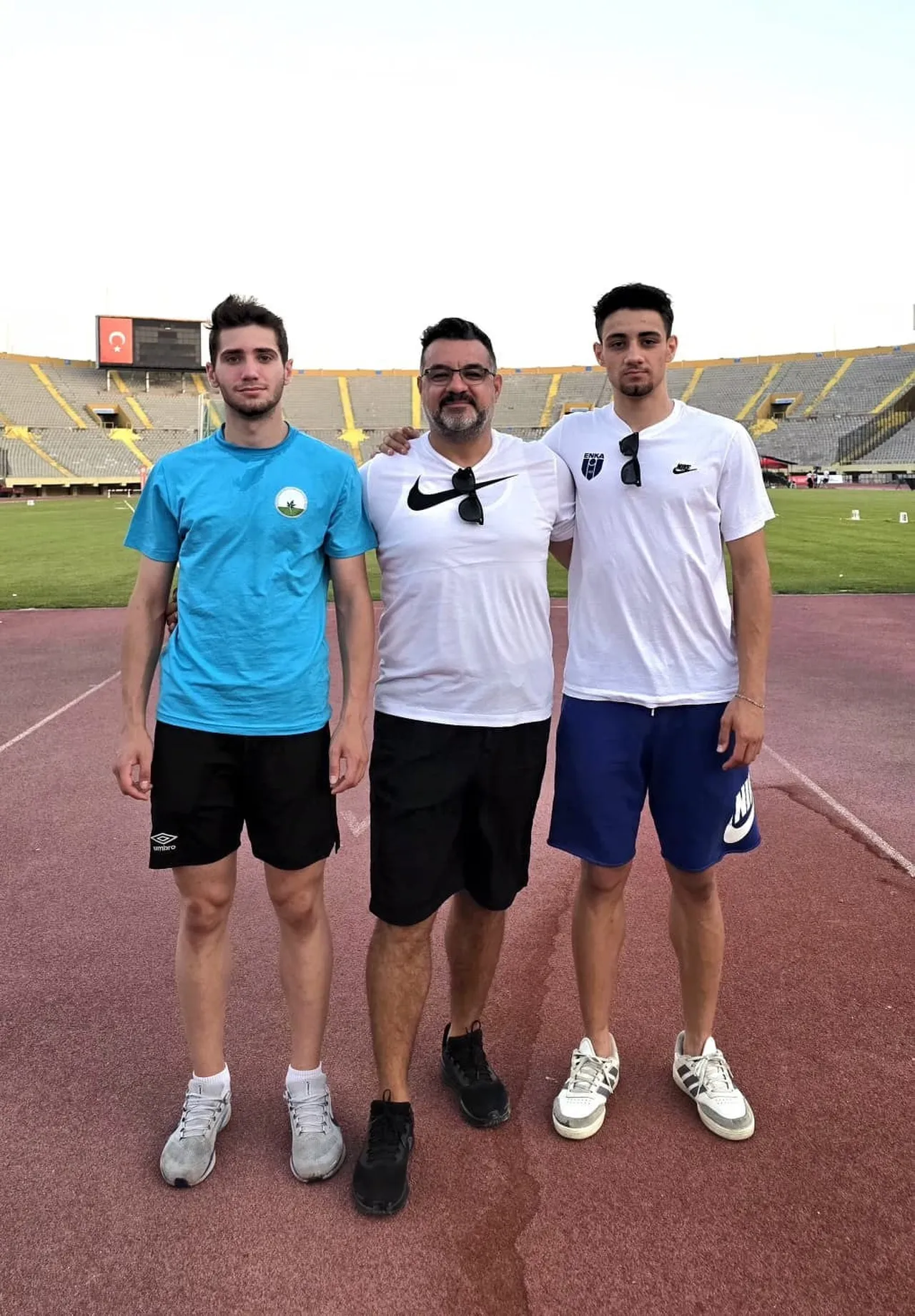 İZMİR’DE DÜZENLENEN ATLETİZM YARIŞMALARINDA TER DÖKEN AYDINLI MİLLİ SPORCULAR, 110 METRE ENGELLİ...
