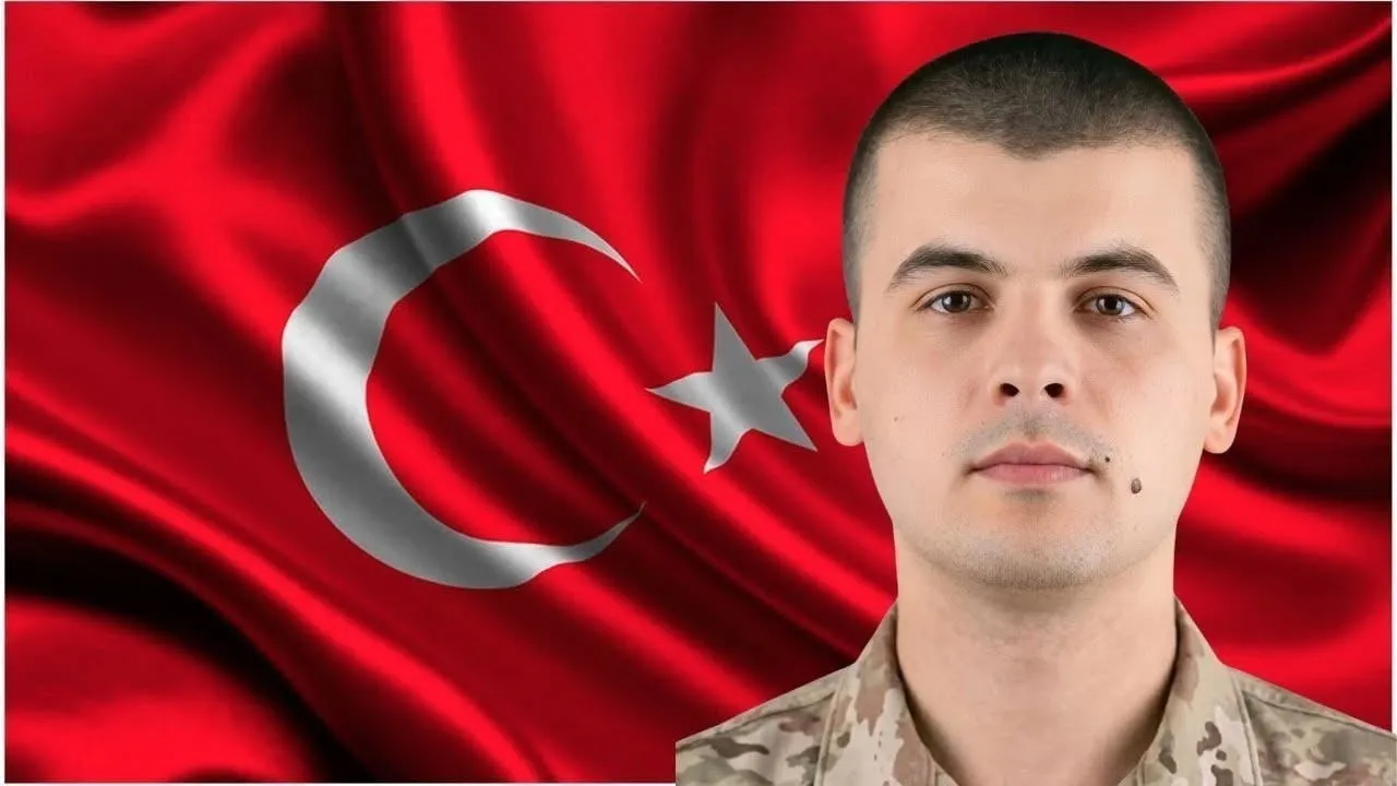 İZMİR’DE VATANİ GÖREVİNİ YAPTIĞI SIRADA HAYATINI KAYBEDEN 20 YAŞINDAKİ PİYADE ER RECEP DEMİRCİ...