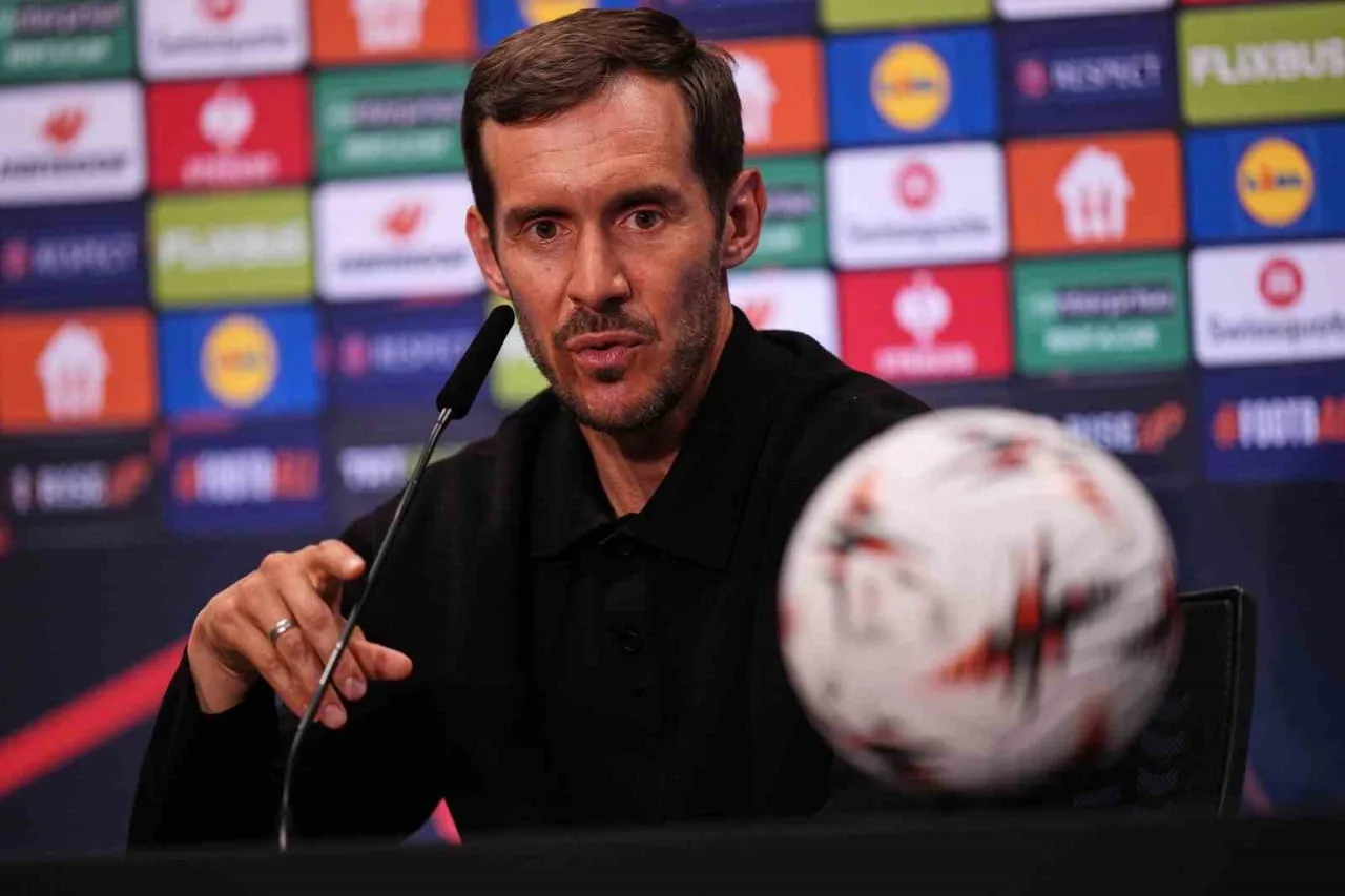 JULİAN SCHUSTER