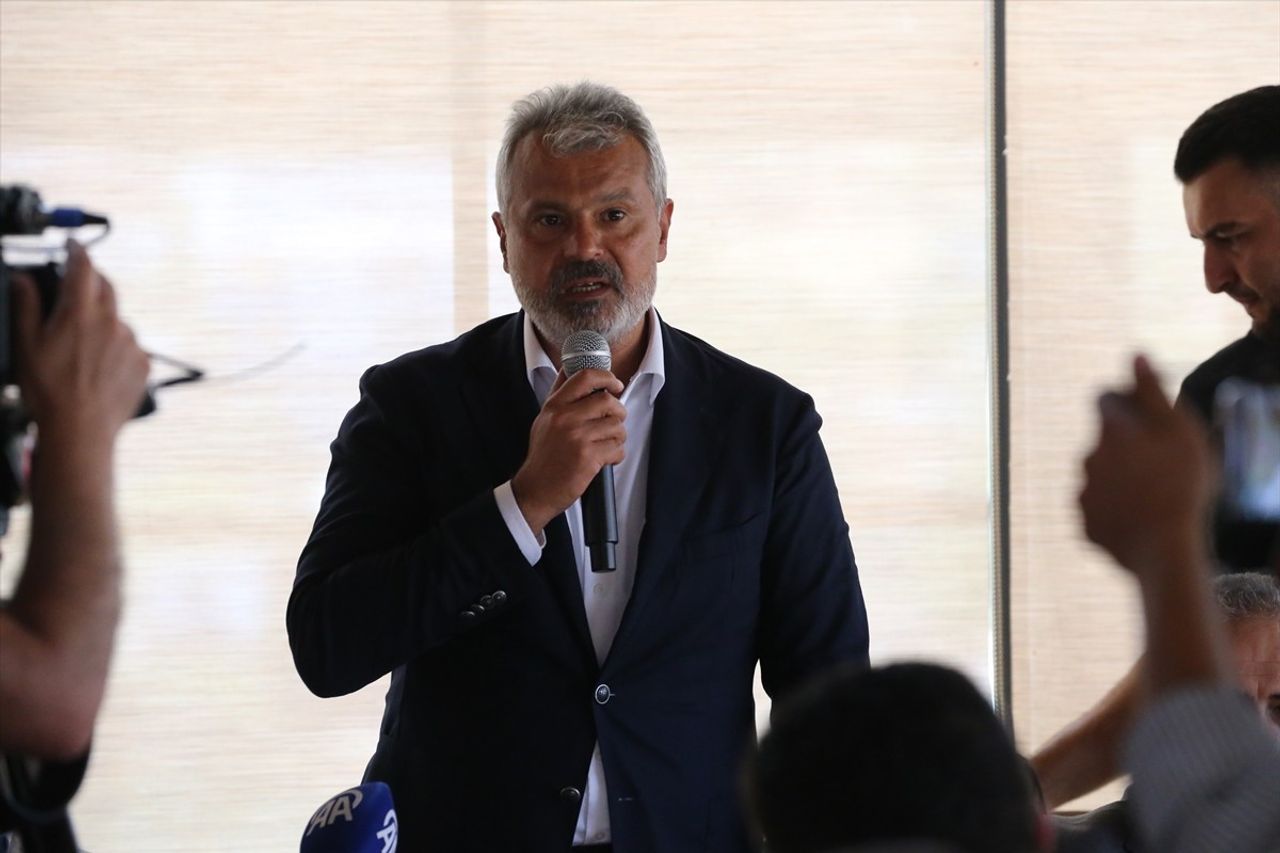 Kahramanmaraş merkezli 6 Şubat 2023'teki depremlerde hasar gören Hatay Stadyumu'nda onarım...
