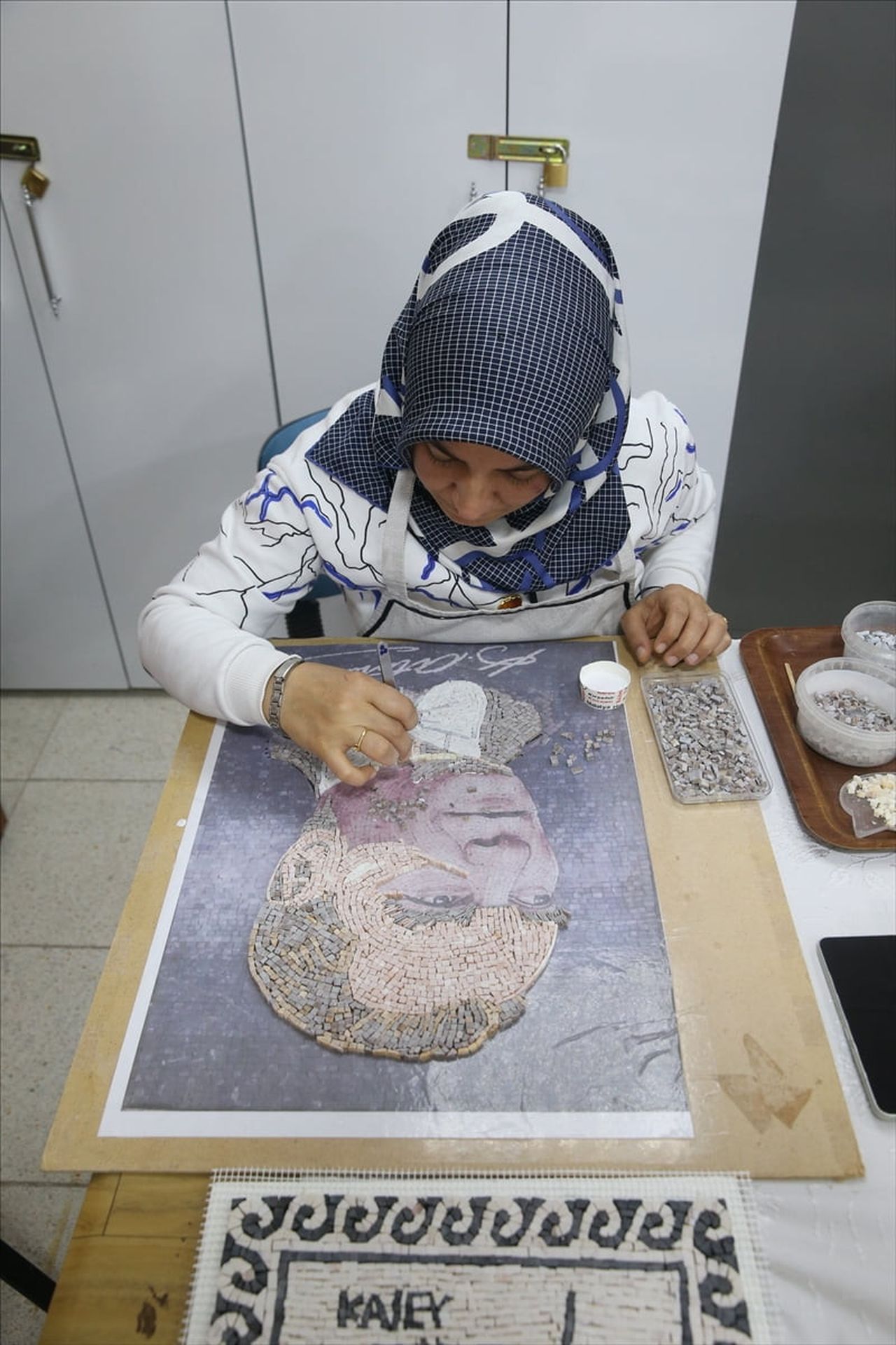 Kahramanmaraş'ta Germanicia Antik Kenti'nde ortaya çıkarılan mozaikler, halk eğitimi merkezinde...