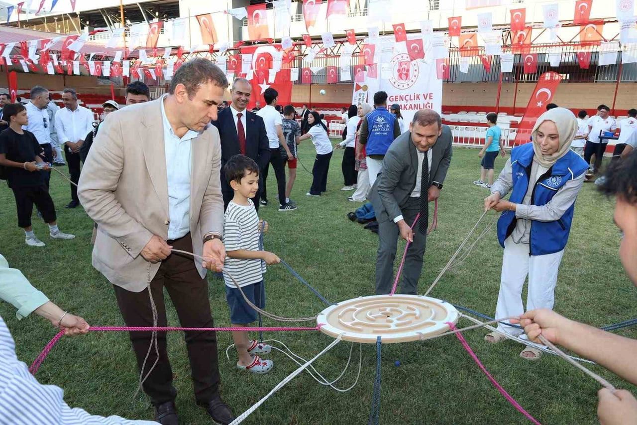 KAHRAMANMARAŞ'TA "SPOR OKULLARI" VE "ENGELSİZ SPOR OKULLARI" PROJESİ KAPSAMINDA KAHRAMANMARAŞ'TA...