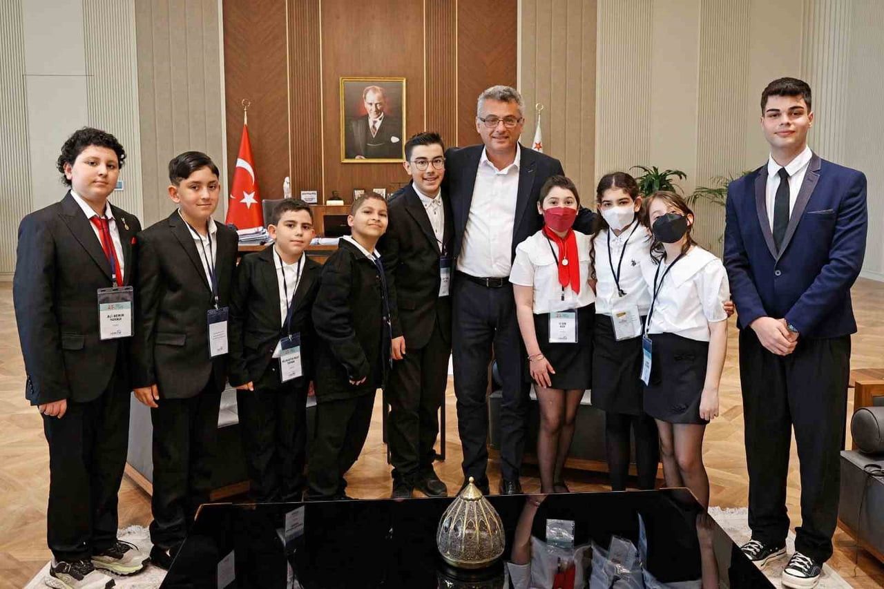 KANSERİ YENEN ÇOCUKLAR KUZEY KIBRIS TÜRK CUÖHURİYETİ (KKTC) CUMHURBAŞKANI TUFAN ERHÜRMAN...