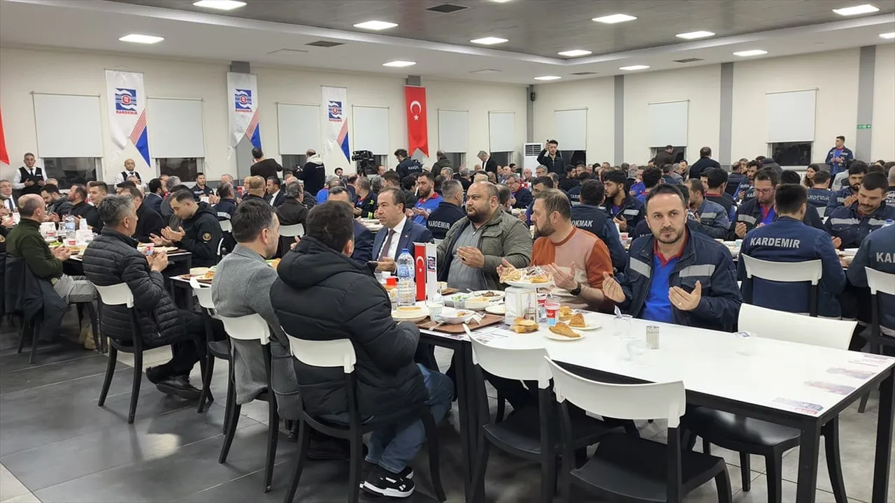 Karabük Demir ve Çelik Fabrikalarında (KARDEMİR) iftar programı yapıldı.
