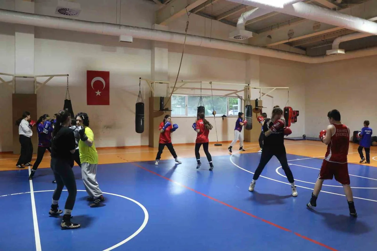 KARABÜK GENÇLİK VE SPOR İL MÜDÜRLÜĞÜ SPOR KULÜBÜ BOKS BRANŞINDAKİ GENÇ SPORCULAR MİLLİ TAKIMA...