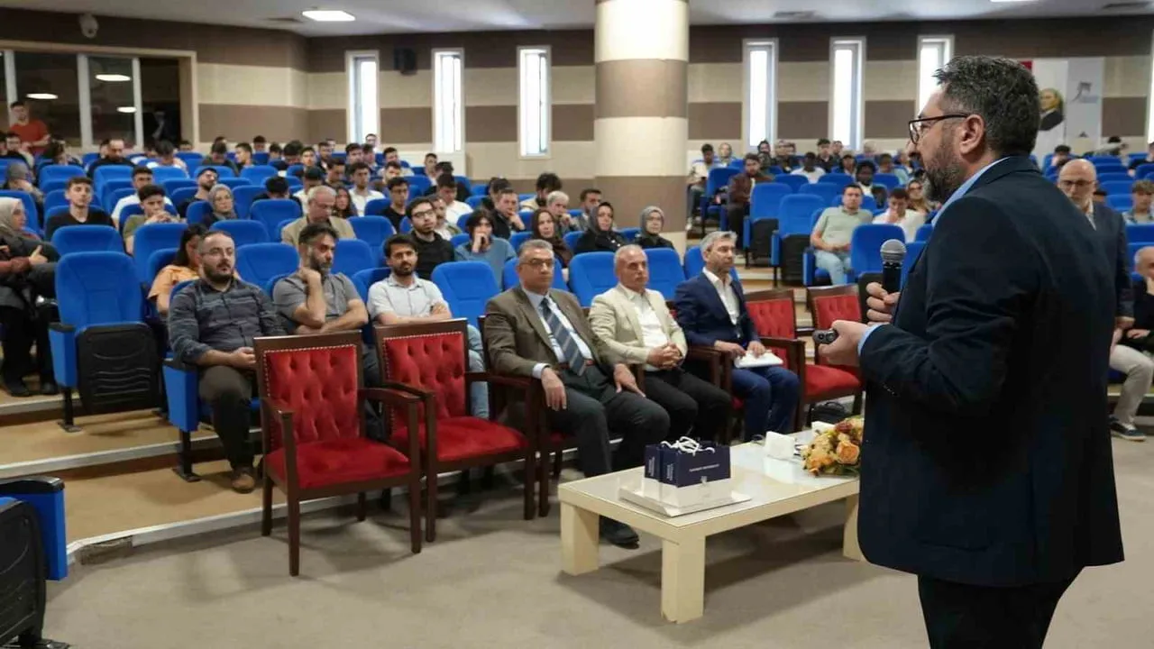 KARABÜK ÜNİVERSİTESİ'NDE DÜZENLENEN "ENDÜSTRİ 5.0, KARANLIK FABRİKALAR VE YAPAY ZEKÂNIN ENDÜSTRİDE...