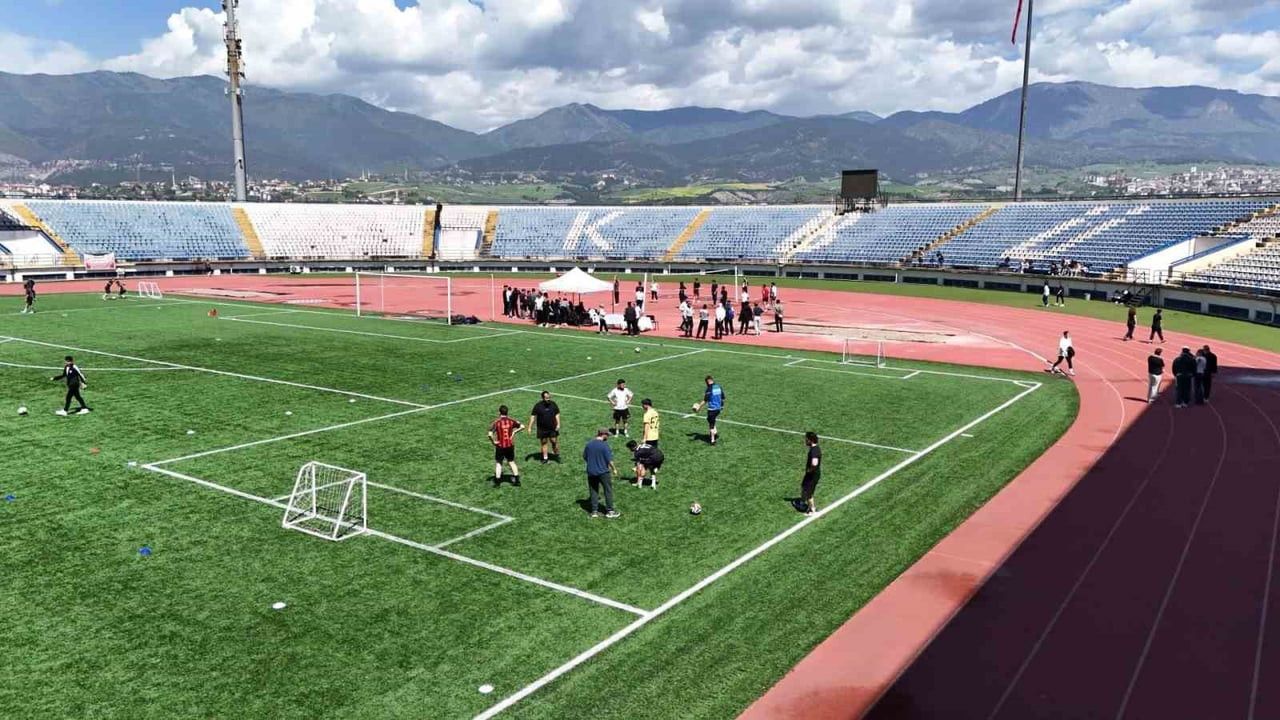 KARABÜK ÜNİVERSİTESİ’NDE (KBÜ) DÜZENLENEN "2. GELENEKSEL KBÜ SPOR OYUNLARI", YAKLAŞIK 800...
