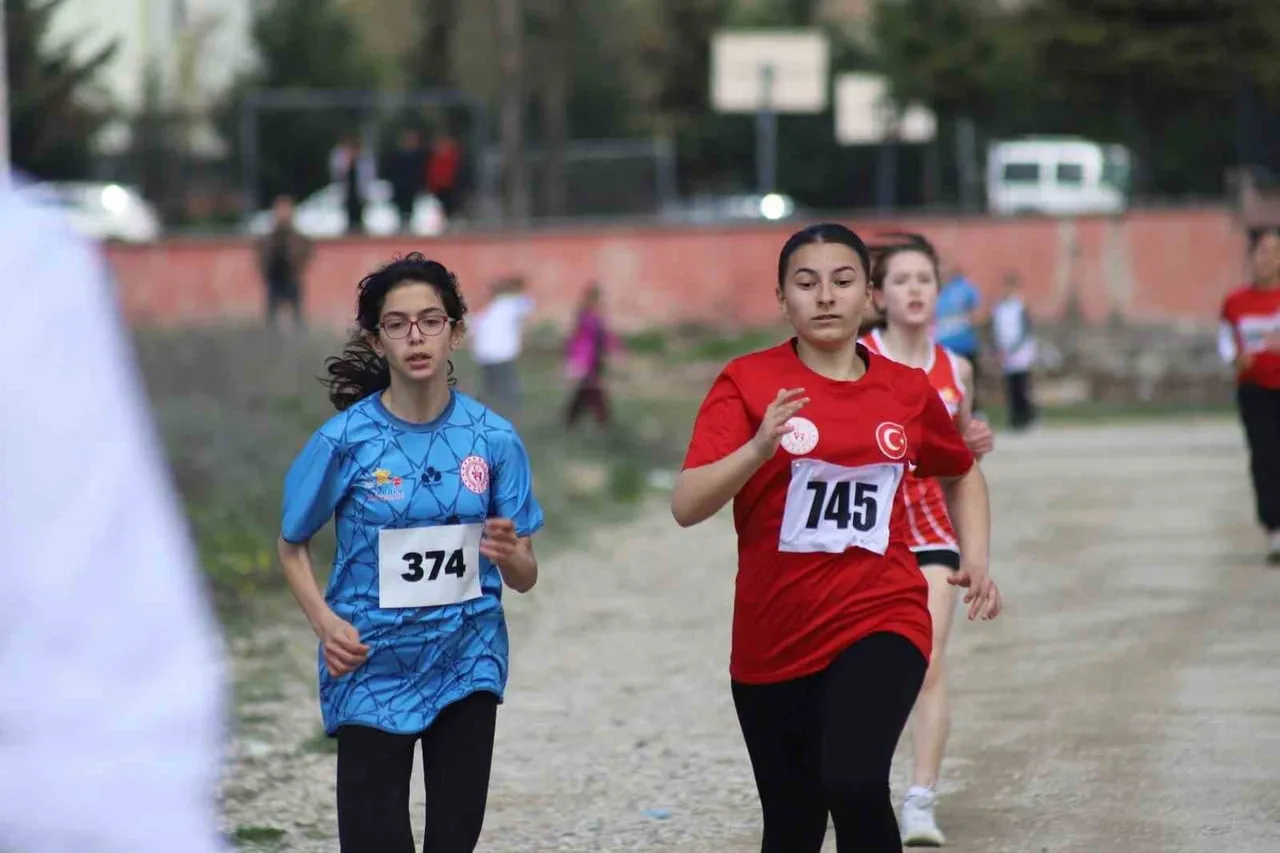 KARABÜK’TE ANADOLU YILDIZLAR LİGİ (ANALİG) ATLETİZM KROS 1. ETAP YARIŞMALARI TAMAMLANDI.