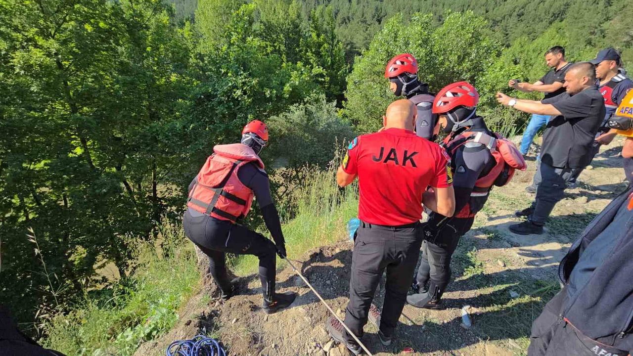 KARABÜK’TE FİLYOS ÇAYI’NA DÜŞEREK AKINTIYA KAPILARAK KAYBOLAN CHP KARABÜK İL BAŞKAN YARDIMCISI...