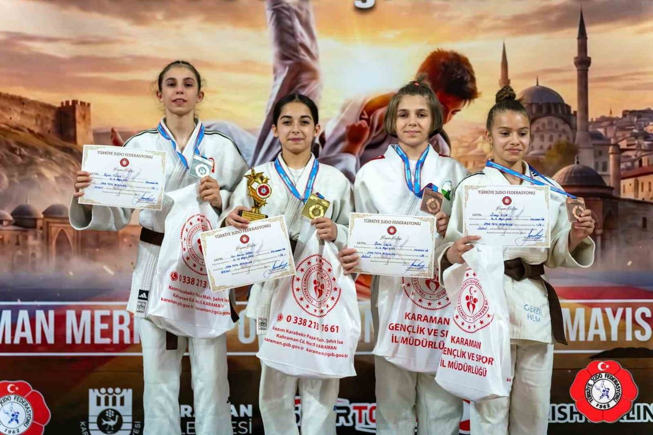 KARAMAN'DA DÜZENLENEN MİNİKLER TÜRKİYE JUDO ŞAMPİYONASI'NDA MÜCADELE EDEN YUNUSEMRE BELEDİYESPORLU...