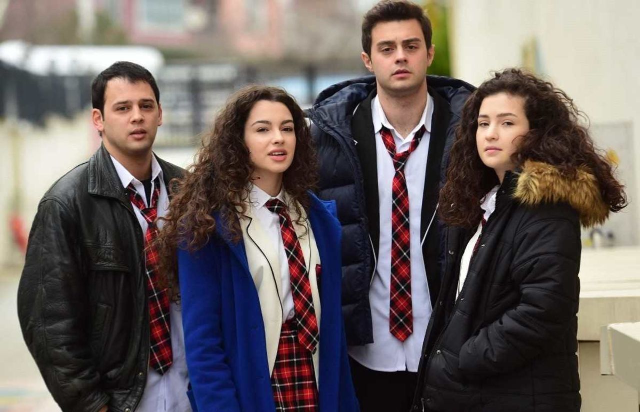 Kardeşlerim saat kaçta