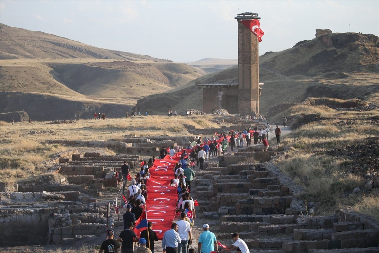 Kars'ta, Büyük Selçuklu Devleti hükümdarı Sultan Alparslan'ın 16 Ağustos 1064'te Ani'yi fethinin...